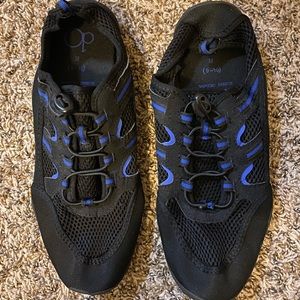 Op mens 9-10 black and blue water shoes